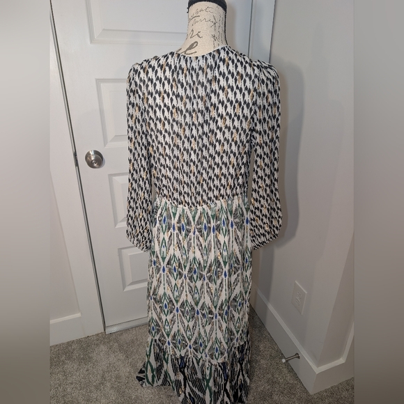 Chico's Boho Black, White And Metallic Gold Geometric Long Sleeve Dress Size 6 - Picture 3 of 10